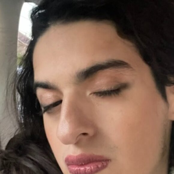 Meet your Posher, Queen - Picture 1 of 9